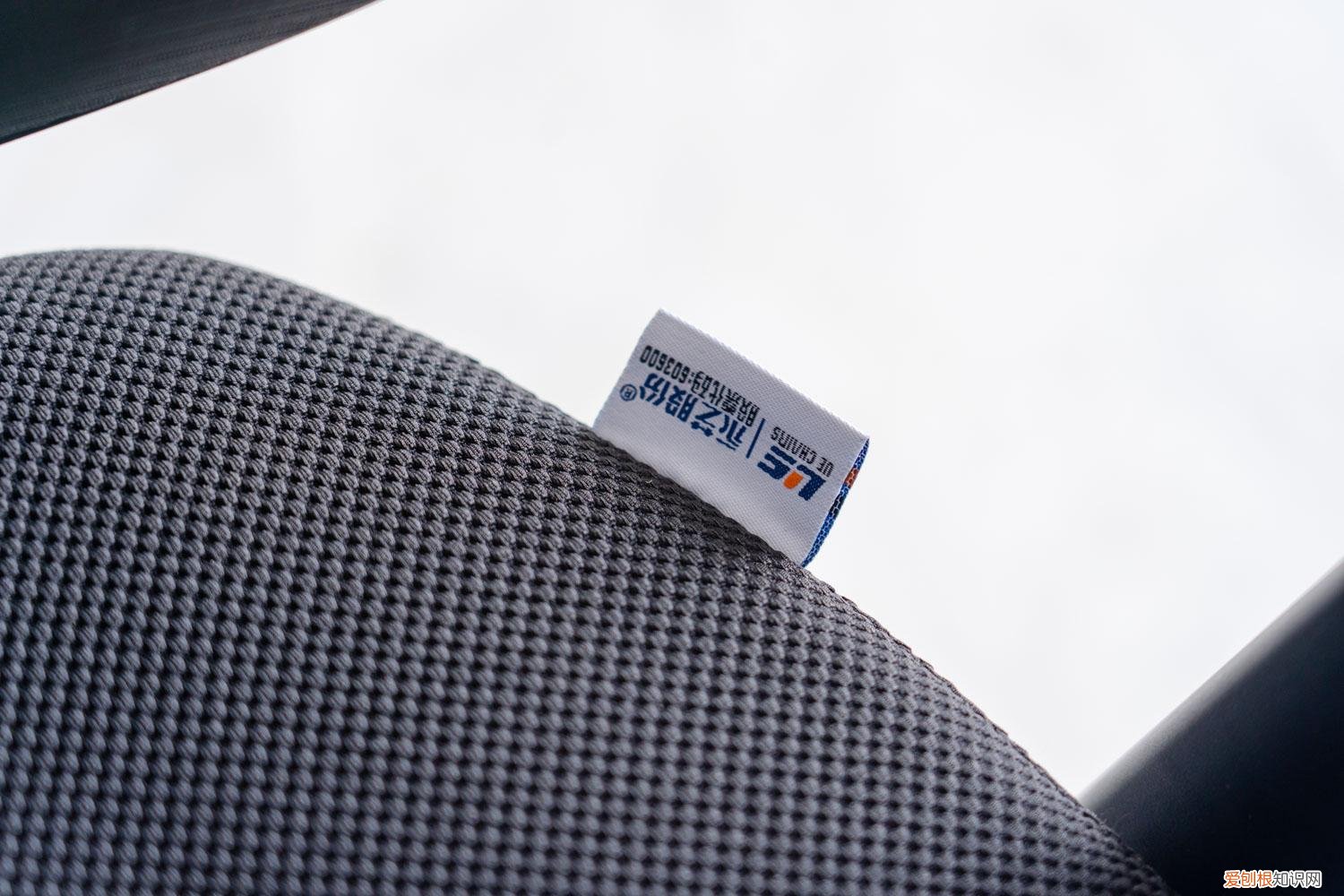 永艺人体工学椅评测：精准贴合，放松肌肉，久坐办公也轻松