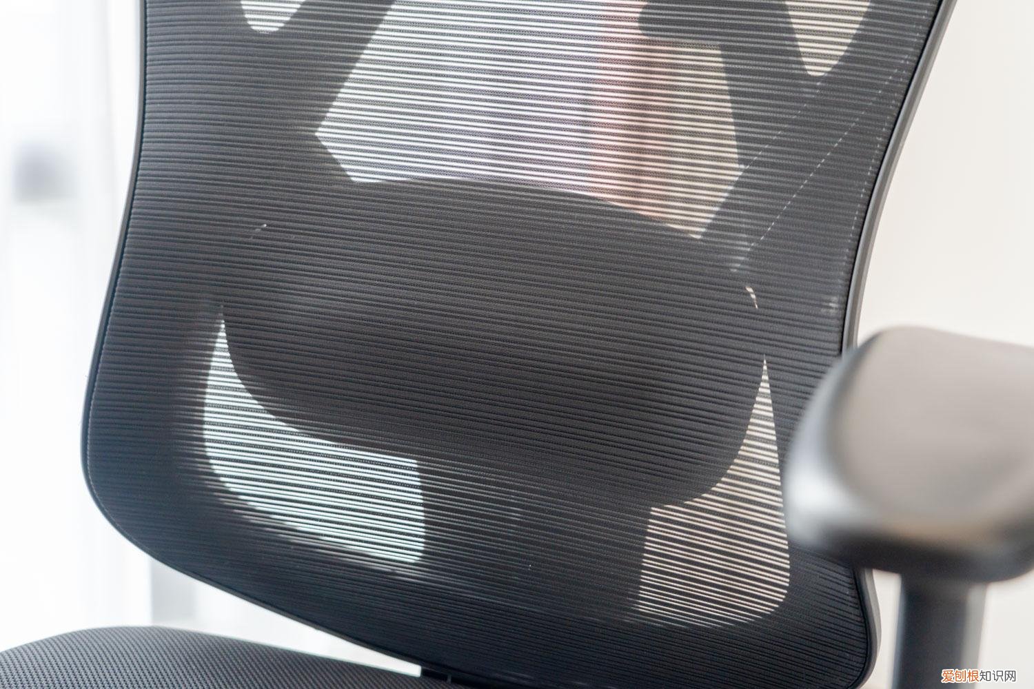 永艺人体工学椅评测：精准贴合，放松肌肉，久坐办公也轻松