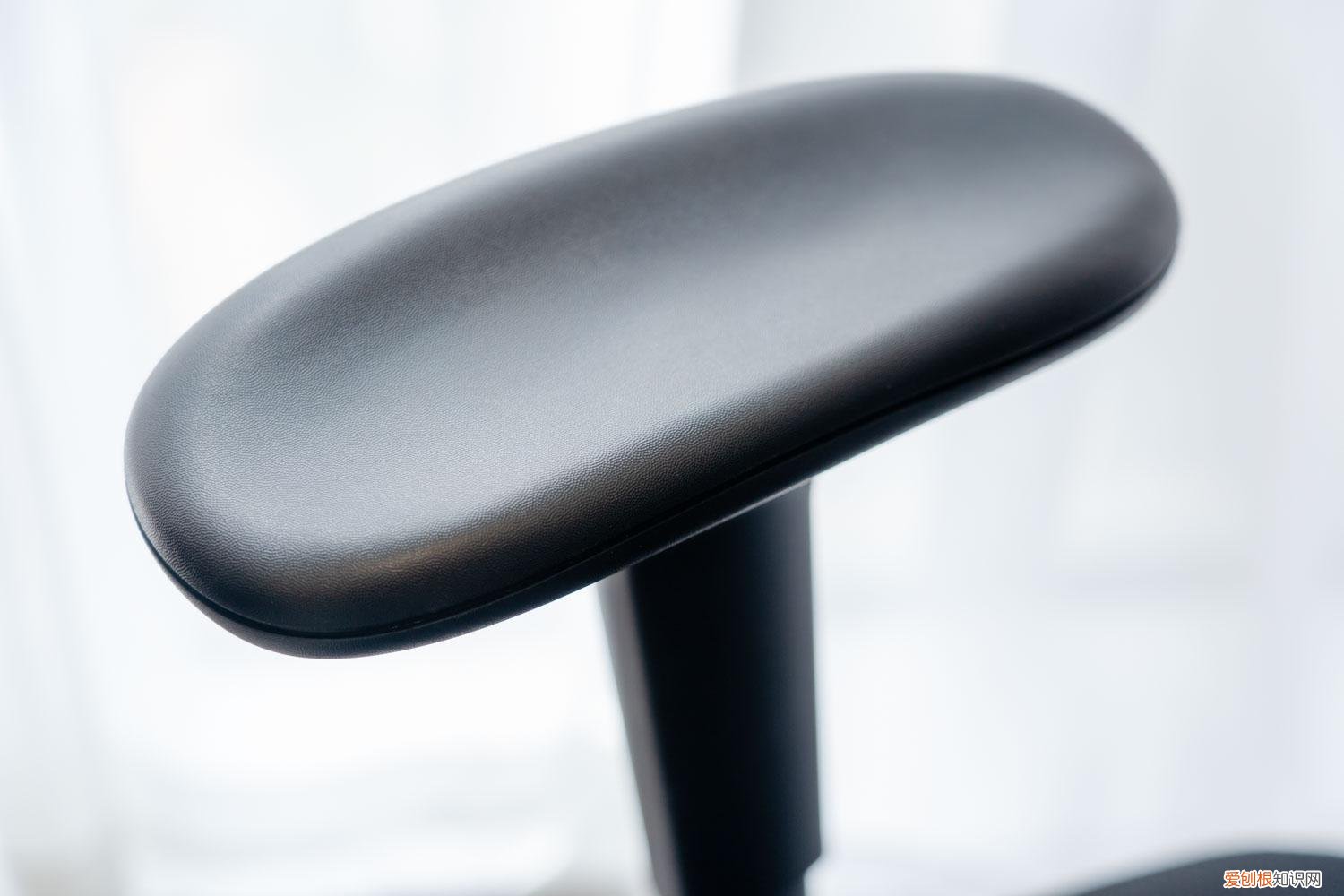 永艺人体工学椅评测：精准贴合，放松肌肉，久坐办公也轻松