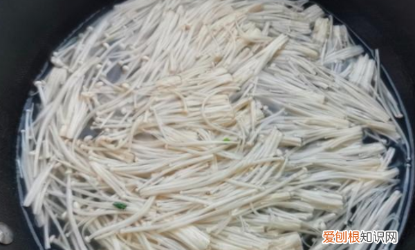 凉拌金针菇的做法，凉拌菜土豆金针菇的做法