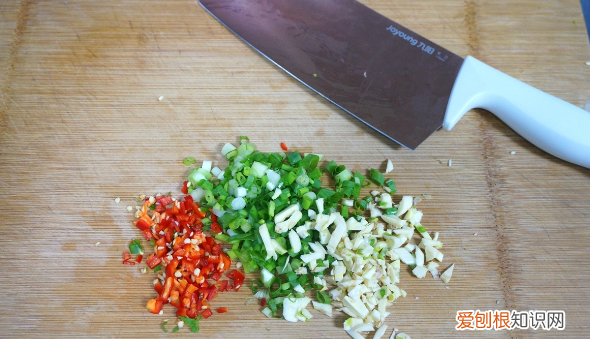 凉拌金针菇的做法，凉拌菜土豆金针菇的做法