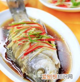 清蒸鲈鱼的做法是什么，清蒸鲈鱼怎么做好吃又简单