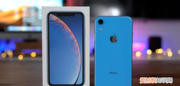 苹果手机屏幕变暗了怎么办，苹果手机屏幕变暗怎么解决突然