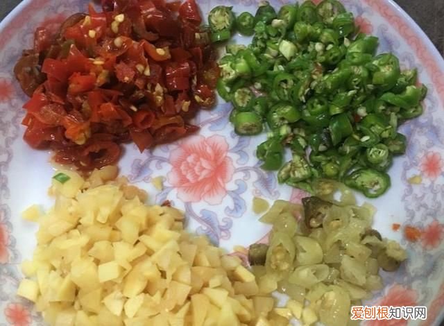 国庆从老家带的土鸭，用鸭肠鸭肝炒一盘泡椒鸭杂，味道简直太好了