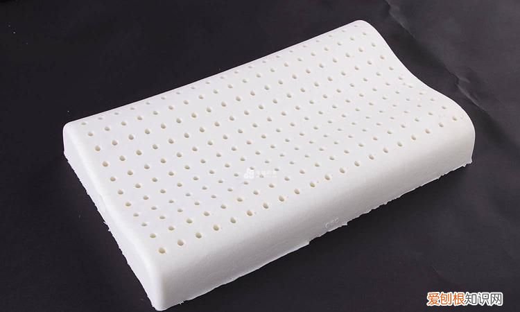 乳胶枕有刺鼻的乳胶味正常吗