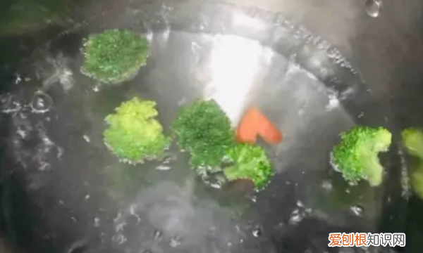 如何用胡萝卜刻生日快乐,生日快乐怎么刻出来用土豆