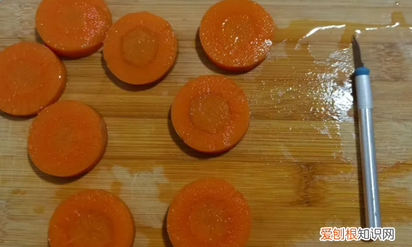 如何用胡萝卜刻生日快乐，生日快乐怎么刻出来用土豆