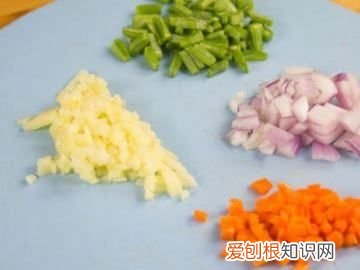 怎么做牛肉咖喱饭，牛肉土豆咖喱饭的家常做法