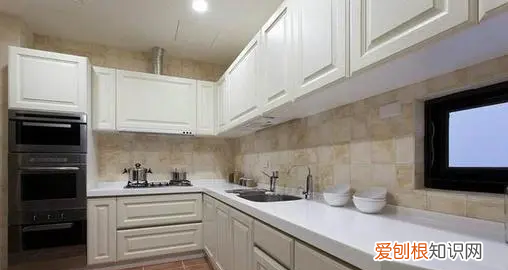 衣橱和吊顶有空隙怎么办,柜子和吊顶之间的缝隙如何处理