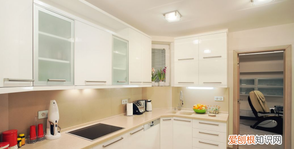 衣橱和吊顶有空隙怎么办,柜子和吊顶之间的缝隙如何处理