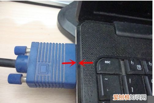 如何让笔记本再连接一台显示器