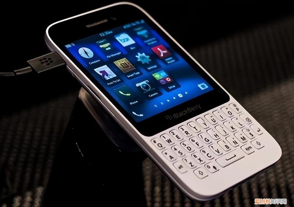 全键机型——黑莓Q5