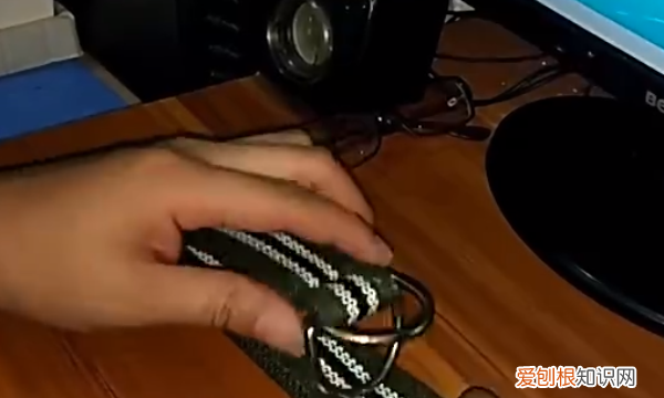 双环扣腰带怎么系，双环扣帆布腰带怎么系图解