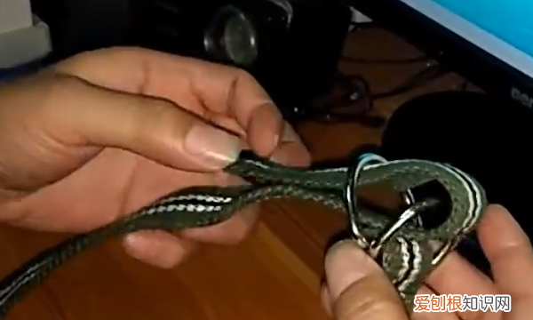 双环扣腰带怎么系，双环扣帆布腰带怎么系图解