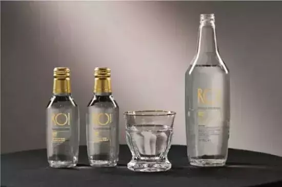 上流人喝斐济水？