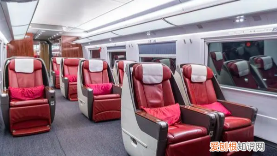 g开头的高铁有充电的地方,高铁上可以给手机充电的地方吗