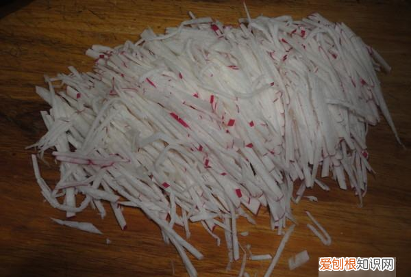 如何做出好吃的萝卜炖土豆,土豆炖胡萝卜怎么炖好吃又简单