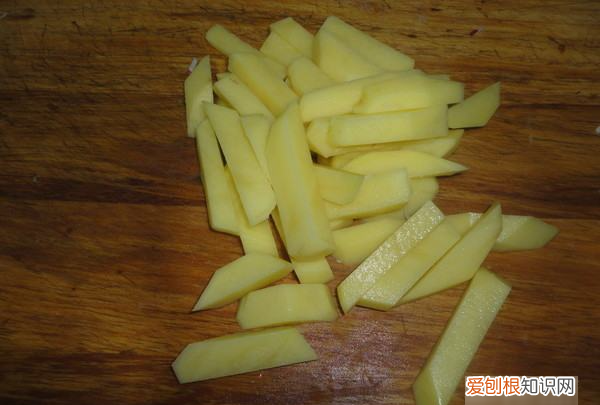 如何做出好吃的萝卜炖土豆,土豆炖胡萝卜怎么炖好吃又简单