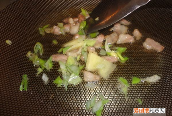 如何做出好吃的萝卜炖土豆,土豆炖胡萝卜怎么炖好吃又简单