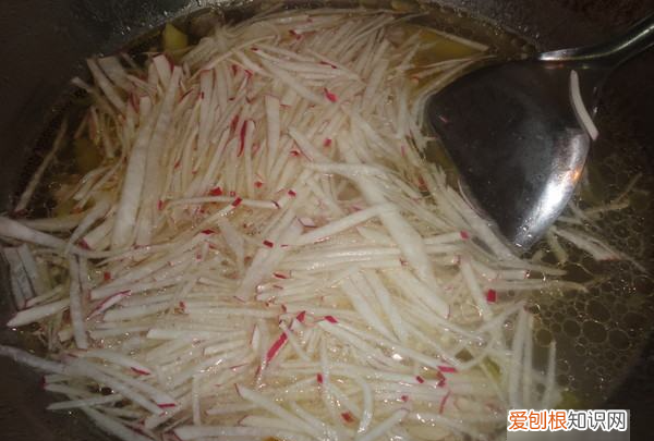 如何做出好吃的萝卜炖土豆,土豆炖胡萝卜怎么炖好吃又简单