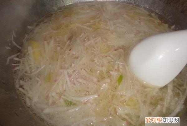 如何做出好吃的萝卜炖土豆，土豆炖胡萝卜怎么炖好吃又简单