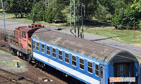 动车.2米以下儿童要买票,高铁儿童低于1.2米要买票