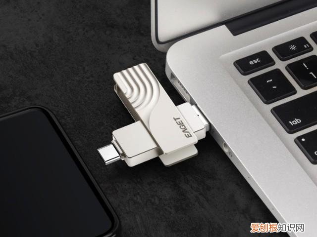 忆捷128GB U盘 CA双口秒杀价65.8元