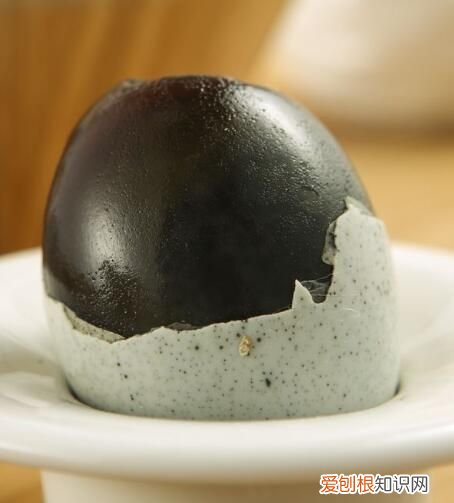 怎么判断皮蛋变质没有