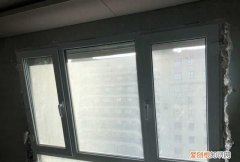 一楼怎么对付窗户外面聊天的，一楼窗户外面被别人堆东西怎么办