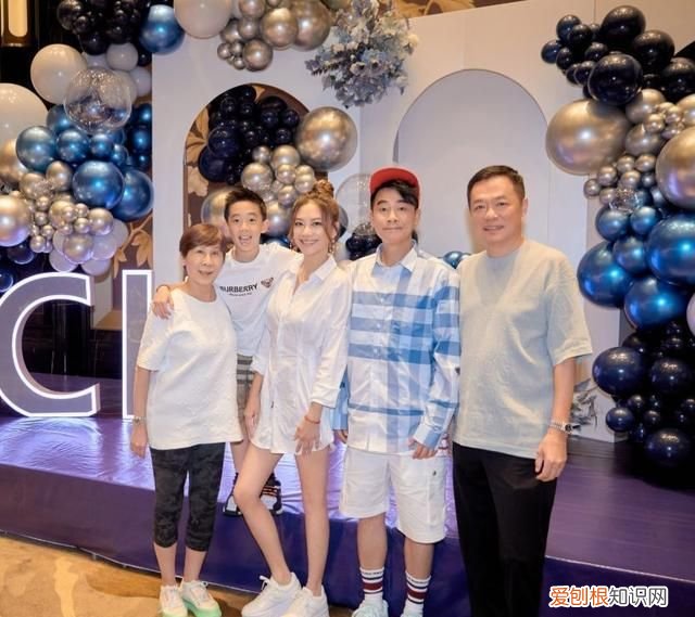 陈小春和应采儿父亲差几岁,陈小春自嘲年龄叫应采儿爸爸