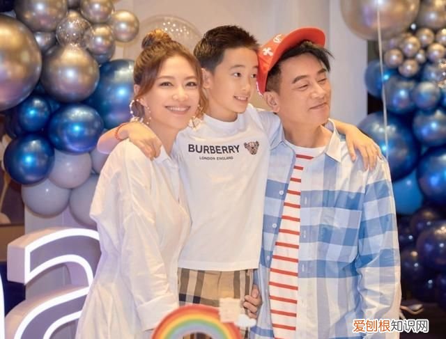 陈小春和应采儿父亲差几岁,陈小春自嘲年龄叫应采儿爸爸