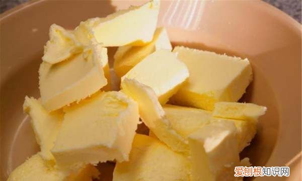 煎牛排放油，煎牛排要用什么黄油煎出来好吃