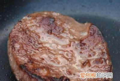 煎牛排放油，煎牛排要用什么黄油煎出来好吃