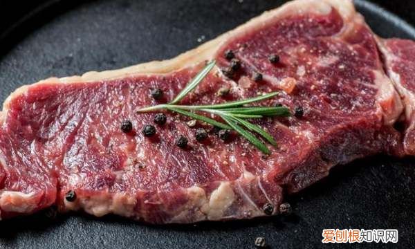 煎牛排放油，煎牛排要用什么黄油煎出来好吃