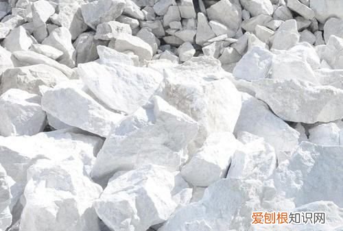 生石灰与水反应放热,生石灰和水反应放热吗