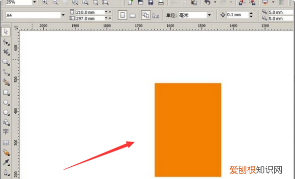 cdr咋得才可以填充颜色，cdr里面怎么把文字排成弧形