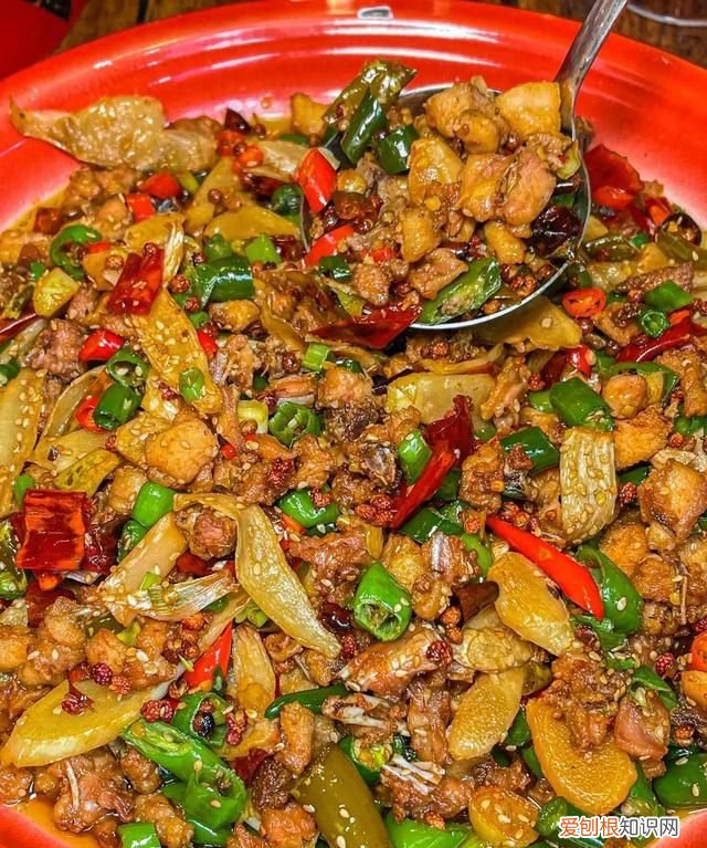 解放碑巷子里的老字号美食