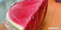西瓜放冰箱一夜还能吃，西瓜放在冰箱里过夜后还能吃吗