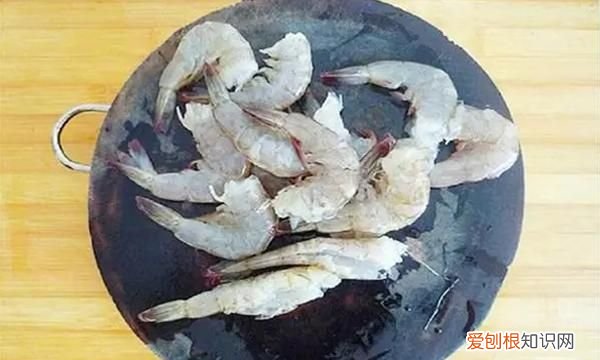 椒盐虾怎么做，虾壳有黑点是怎么回事