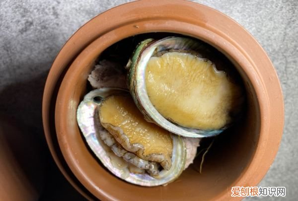 鲍鱼烧排骨的家常做法，鲍鱼可以和排骨同时下锅