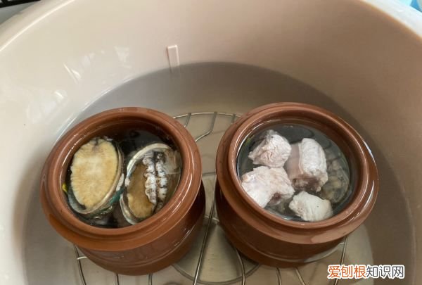 鲍鱼烧排骨的家常做法，鲍鱼可以和排骨同时下锅