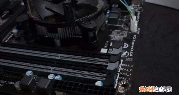 台式机电脑怎么安装内存条