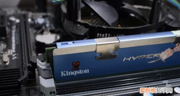 台式机电脑怎么安装内存条