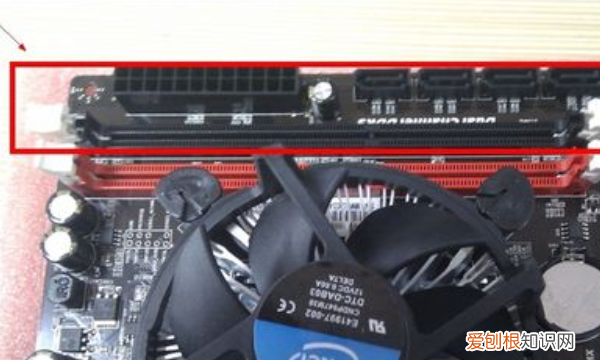 台式机电脑怎么安装内存条