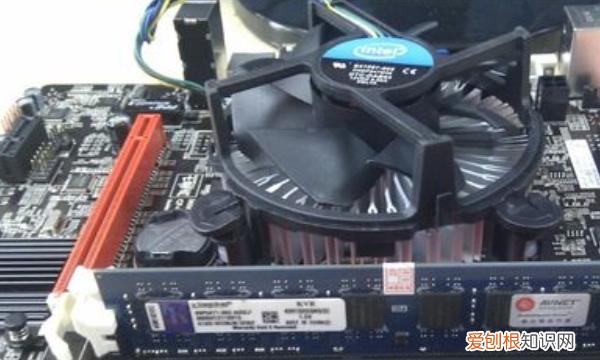 台式机电脑怎么安装内存条