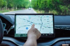 手机导航终于能投影了，投到汽车挡风玻璃上，不用低头看手机！