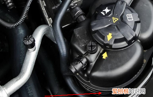 宝马3系水箱盖怎么开，宝马3系机油散热器怎么看出漏油到水箱里