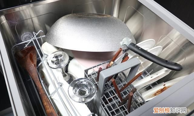 洗碗机能洗锅吗,八套洗碗机能放锅