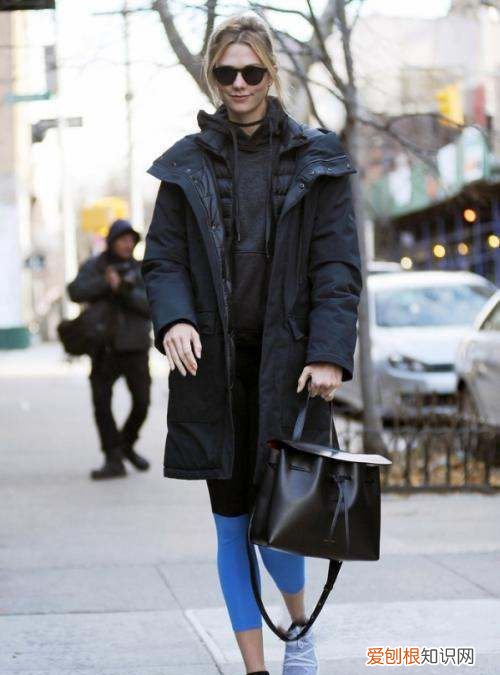 派克服怎么搭配下装跟鞋子,短款派克服怎么搭配下装跟鞋子