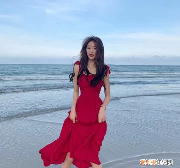海边度假穿什么衣服，去海边玩选择什么样的衣服最适合女生